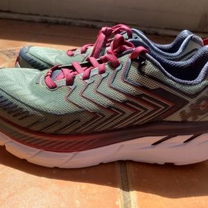 Hoka one one Clifton size 7D women's